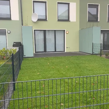 Wunderschoenes 140 Qm Reihenhaus Im Zeisigring 6, Дом отдыха