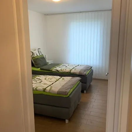 Wunderschoenes 140 Qm Reihenhaus Im Zeisigring 6, *