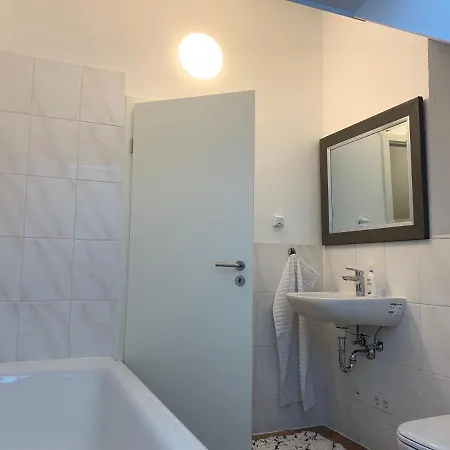 Wunderschoenes 140 Qm Reihenhaus Im Zeisigring 6, *